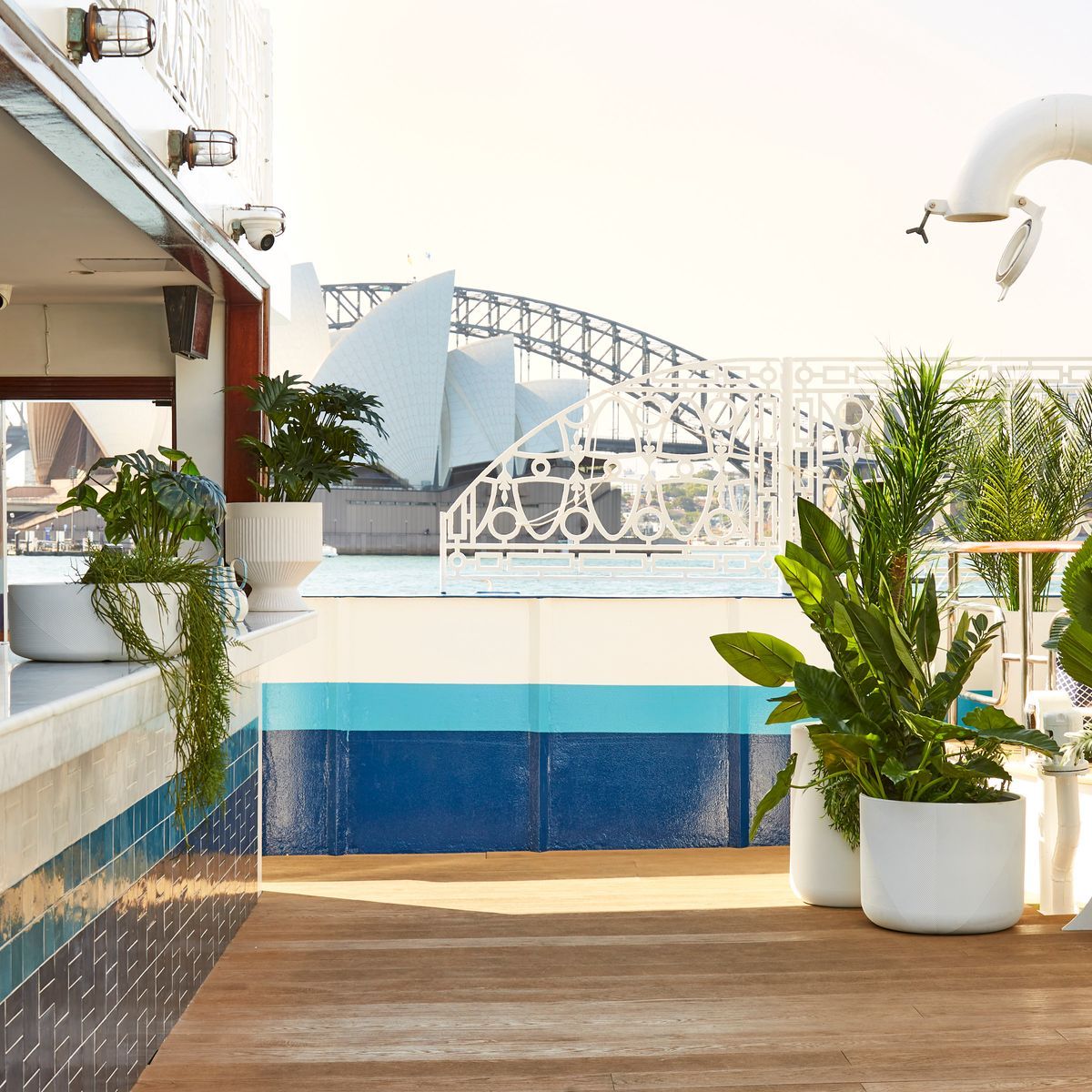 How to choose composite decking