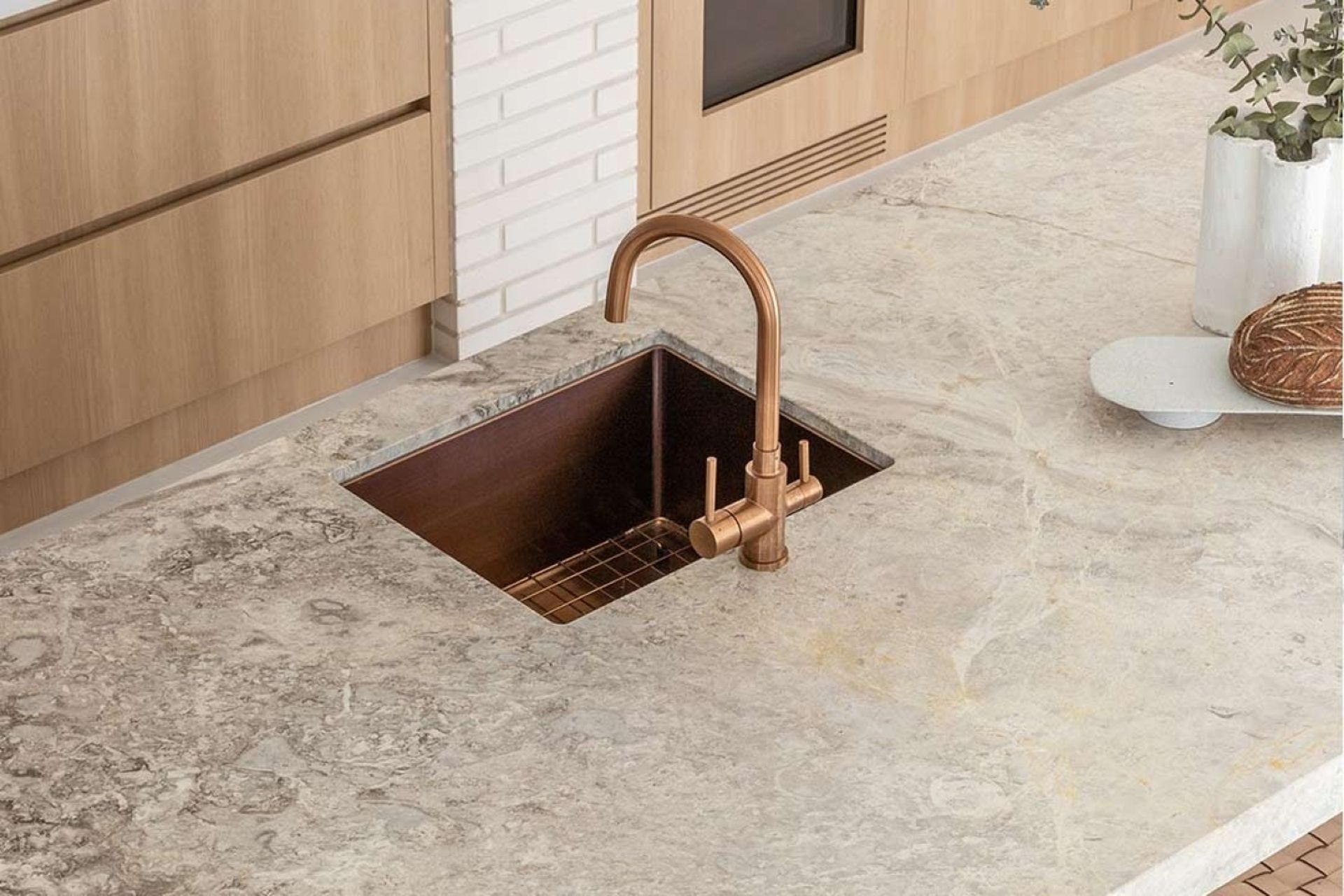 The Seba Single Sink is elegant, sophisticated and spacious.