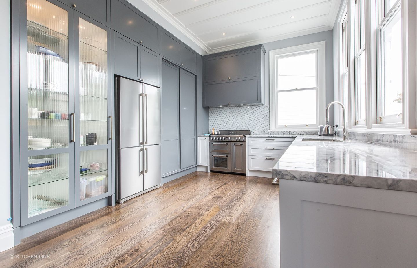 This unique splashback tile arrangement creates a focal point for the eye, enhancing the spaciousness of this exquisite kitchen in St Marys Bay.