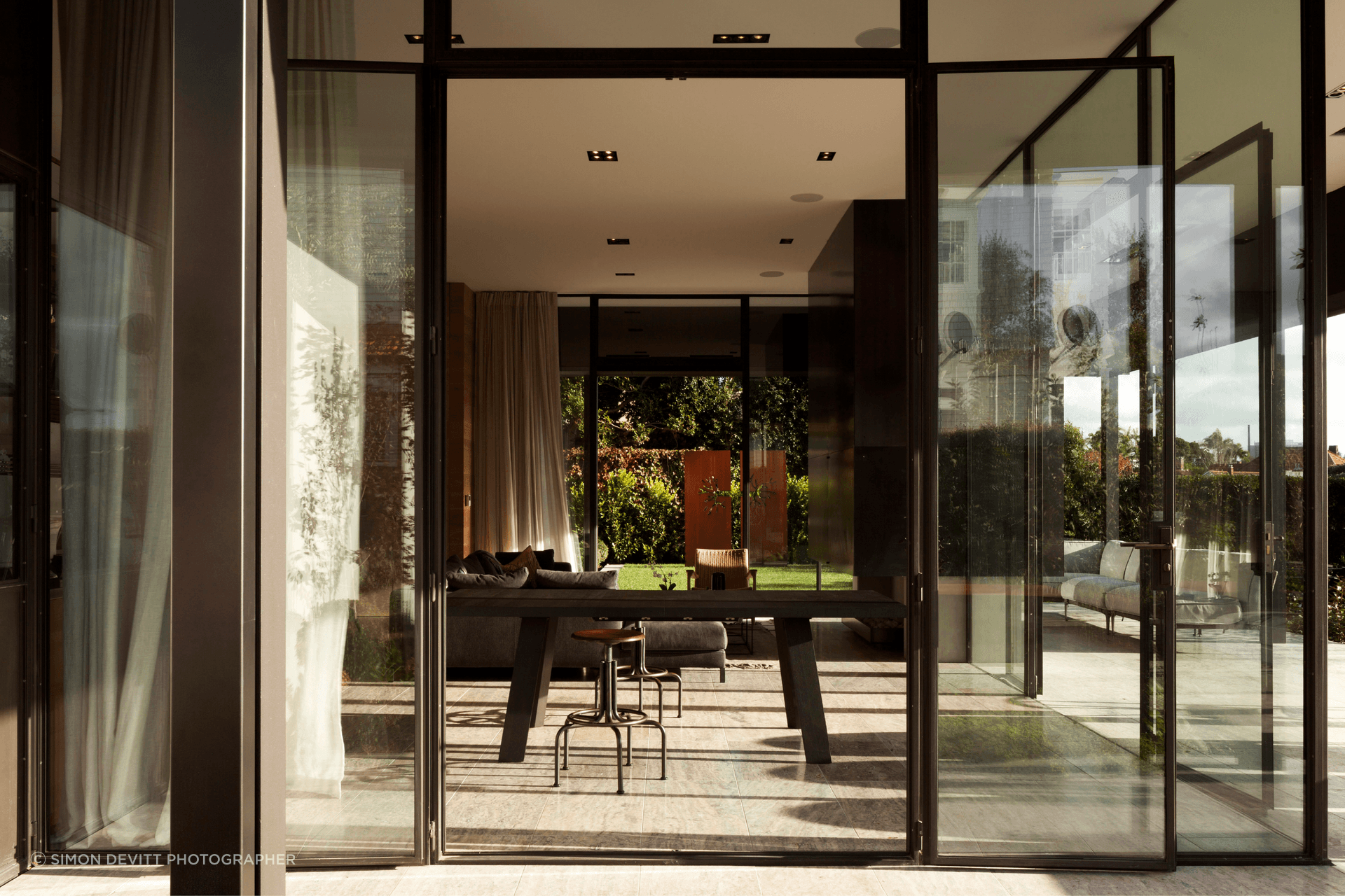 Centred around food, family and garden, Country House in the City shows how architecture can turn daily rituals into the organising structure of a home.

Architecture: Patterson Associates