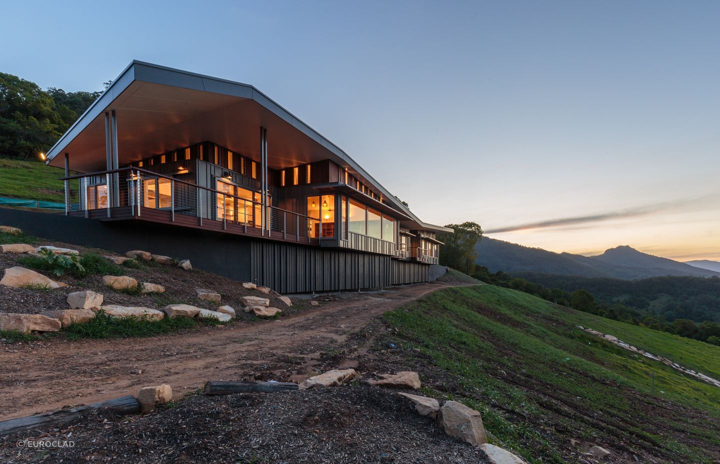 Singe lock cladding provides stunning exterior finishes to urban and rural homes. Featured product: Standing Seam Cladding.