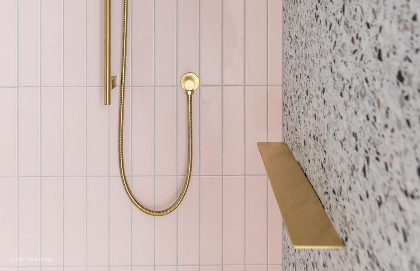 At 440mm in length, the Vaada Extended Shower Dish is a sleek shower storage option to consider.