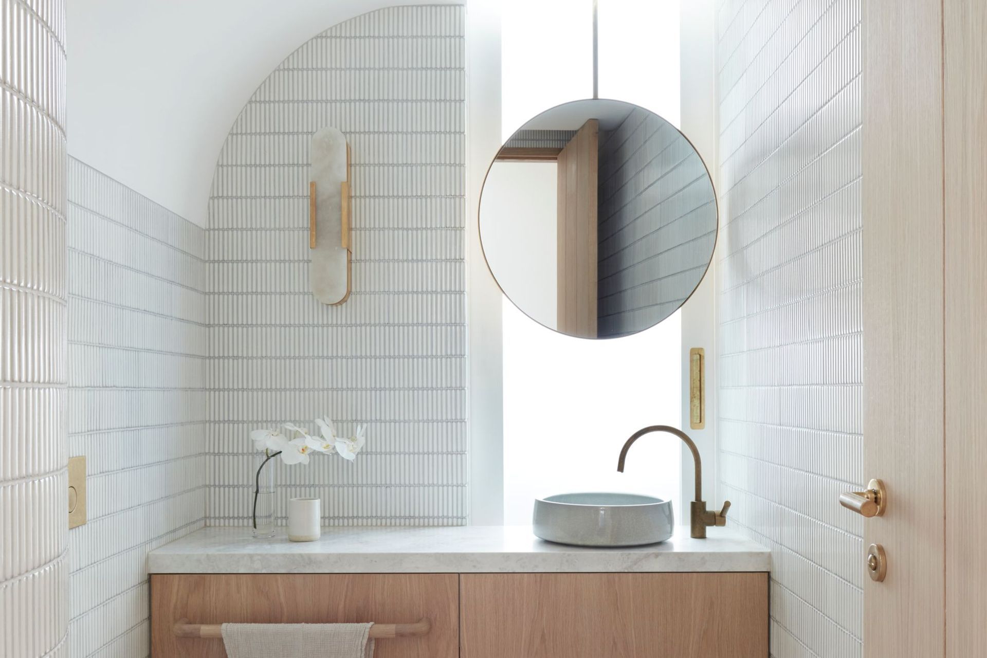 Neutral tones and natural materials can be found in many coastal bathrooms.