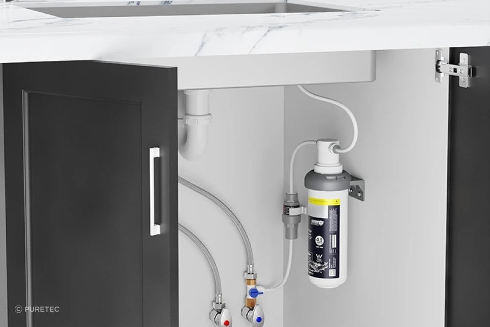 The Z18 Water Filter by Puretec filters sediment, chlorine, bad tastes and odours and also protects against bacteria such E.coli.