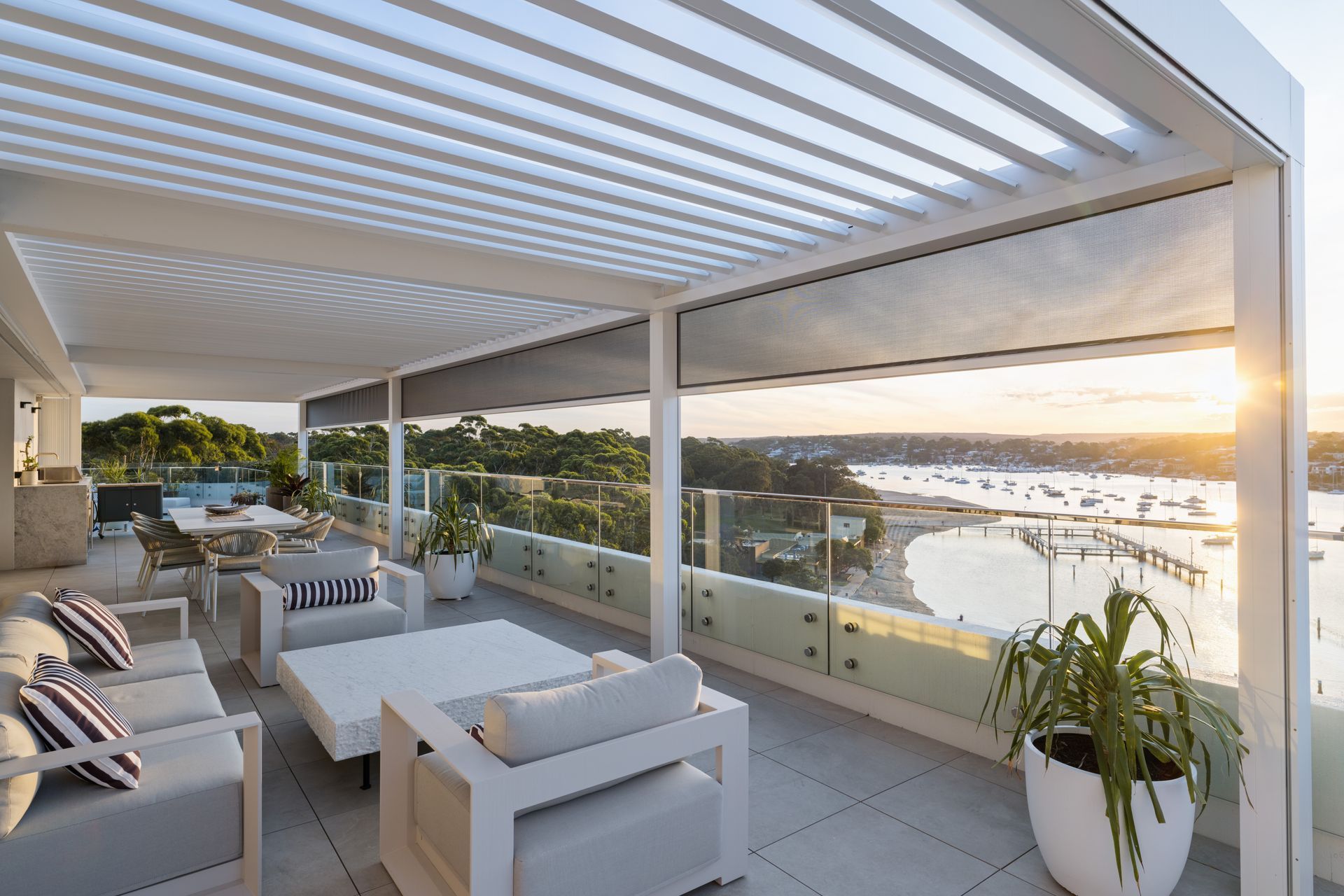 The adjustable blades of the Renson Camargue pergola allow precise control over light, airflow and shelter.