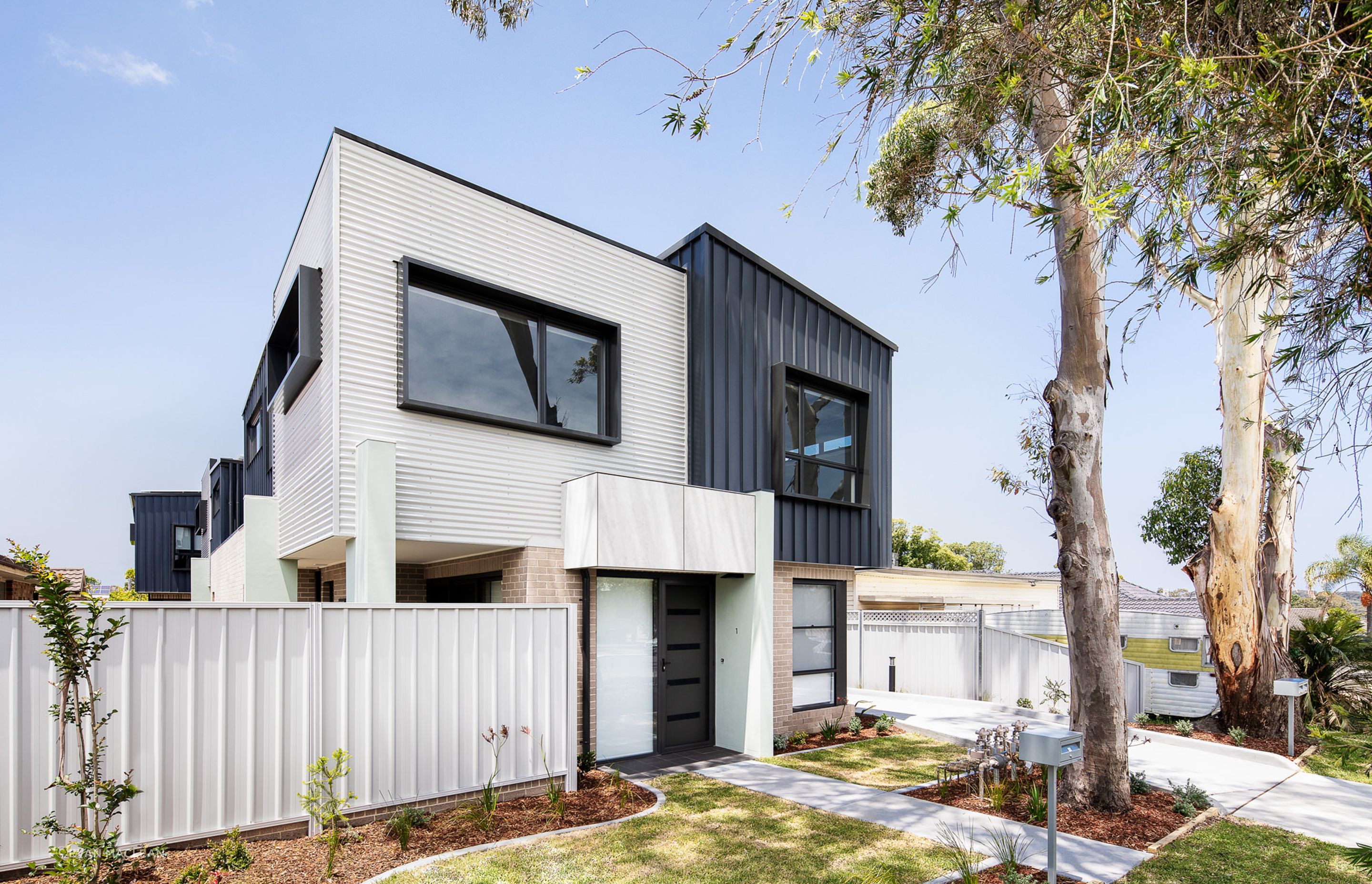 A black and white exterior strikes a bold note, yet its simplicity leaves ample scope for future design modifications. Featured project: Athol Street by Evan Maclean
