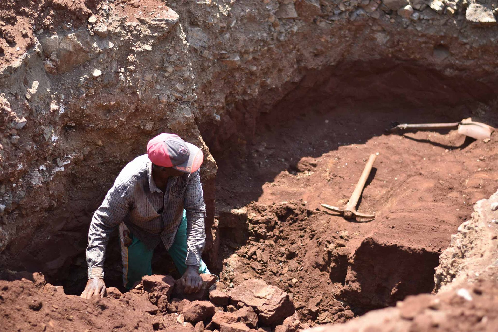 Miner at a smallscale chrome mine in Zvishavane, Zimbabwe