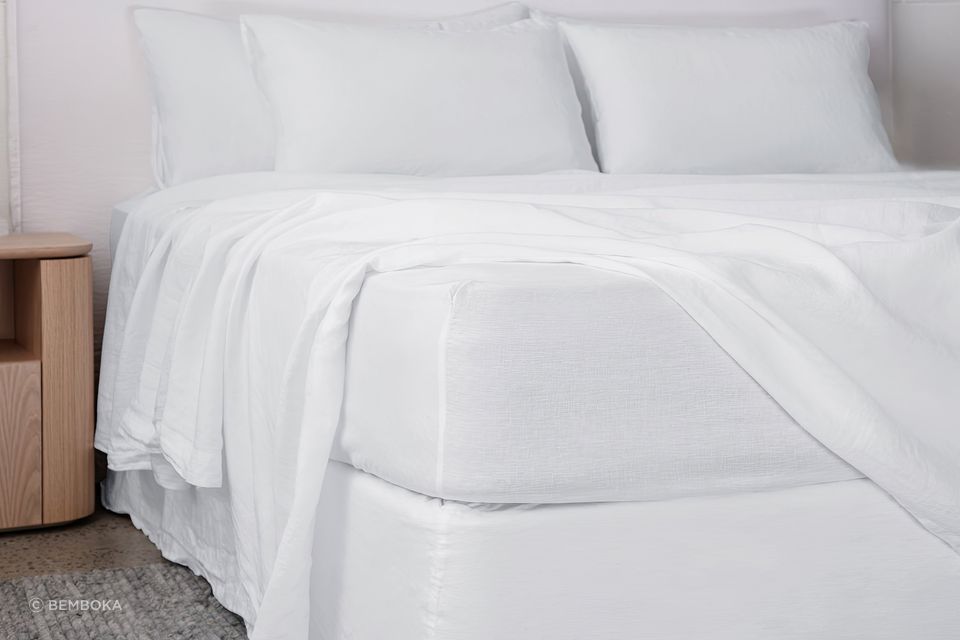 linen-fitted-sheet-in-white-colour1-gigapixel-cgi-2000h.jpeg