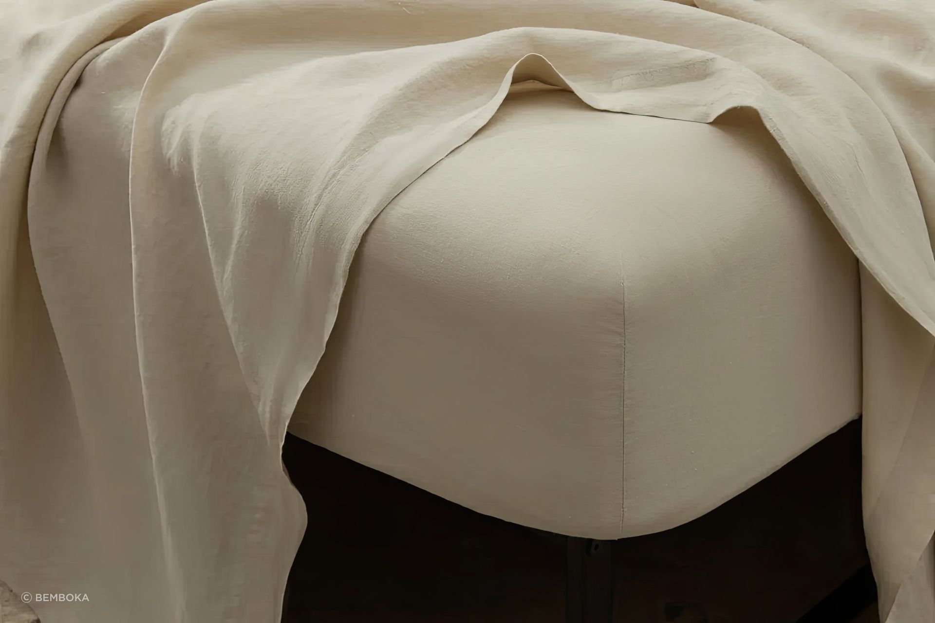 linen-sheeting-in-stone-colour-corner-gigapixel-cgi-2000h.jpeg