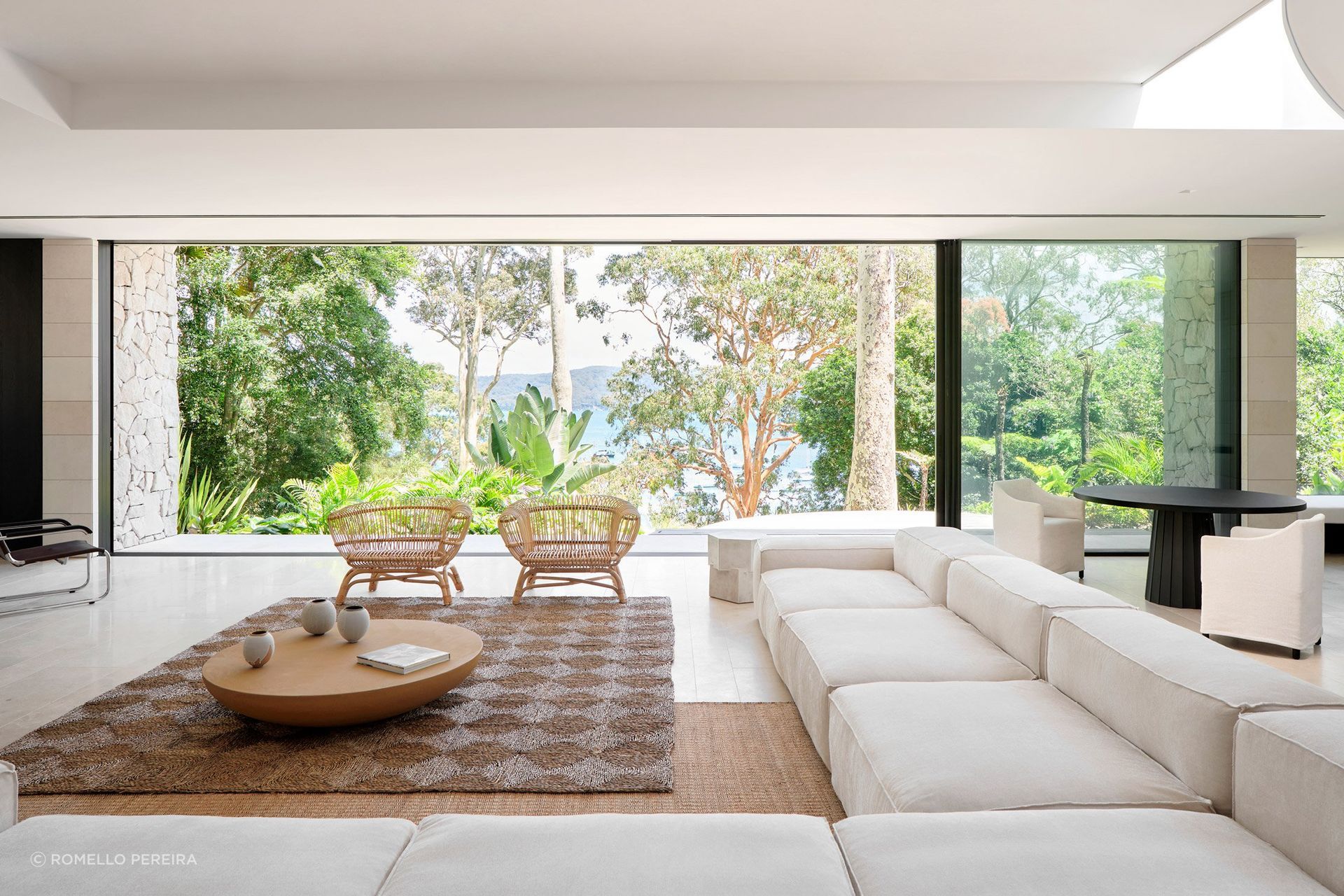 Situated on a secluded waterfront property on Sydney’s northern beaches, Avalon Tennis Pavilion by Mathieson Architects is a refined retreat designed for leisure, creativity, and quiet escape.