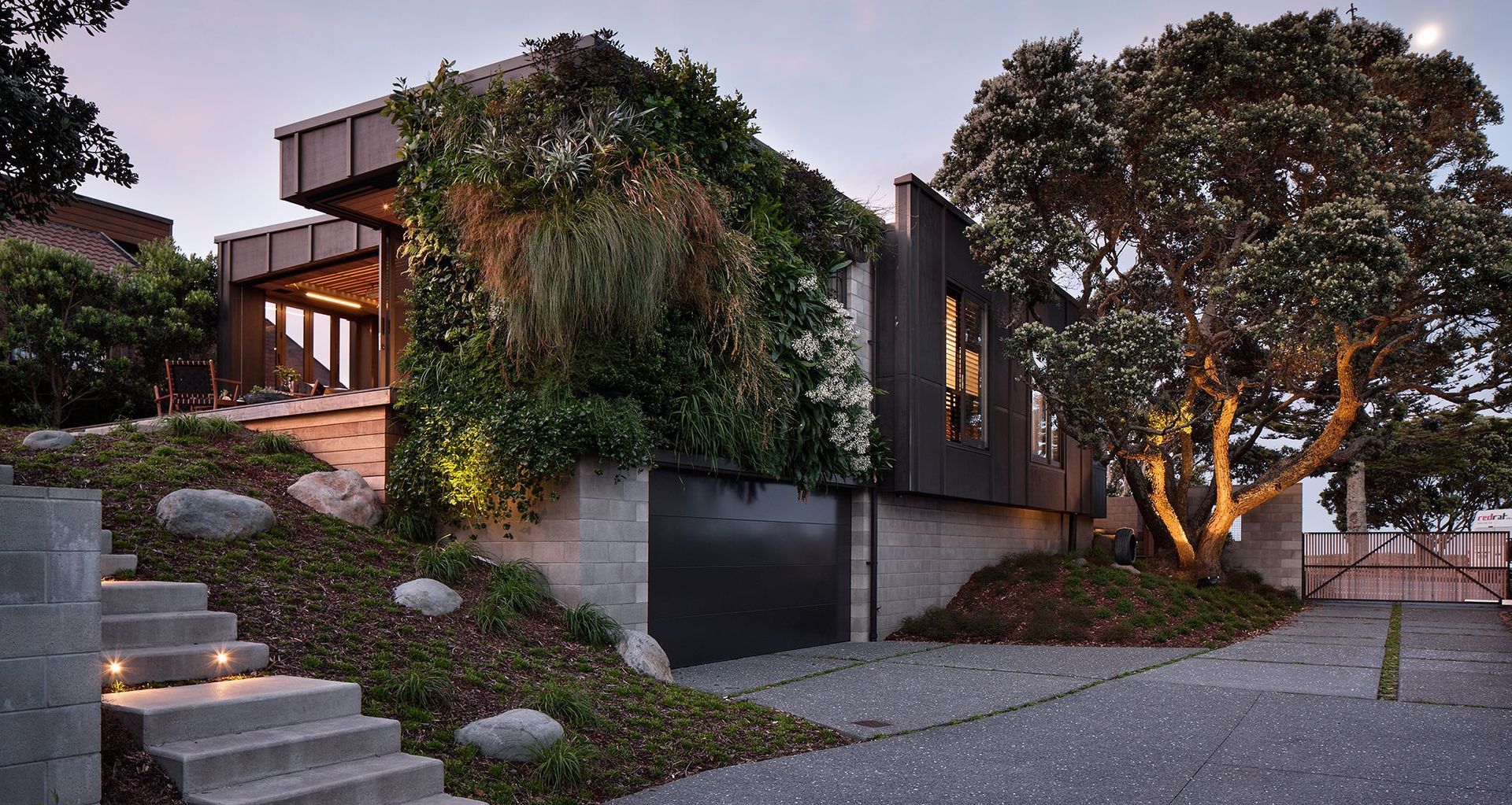 Screened by Pohutukawa house by Architecture Bureau.