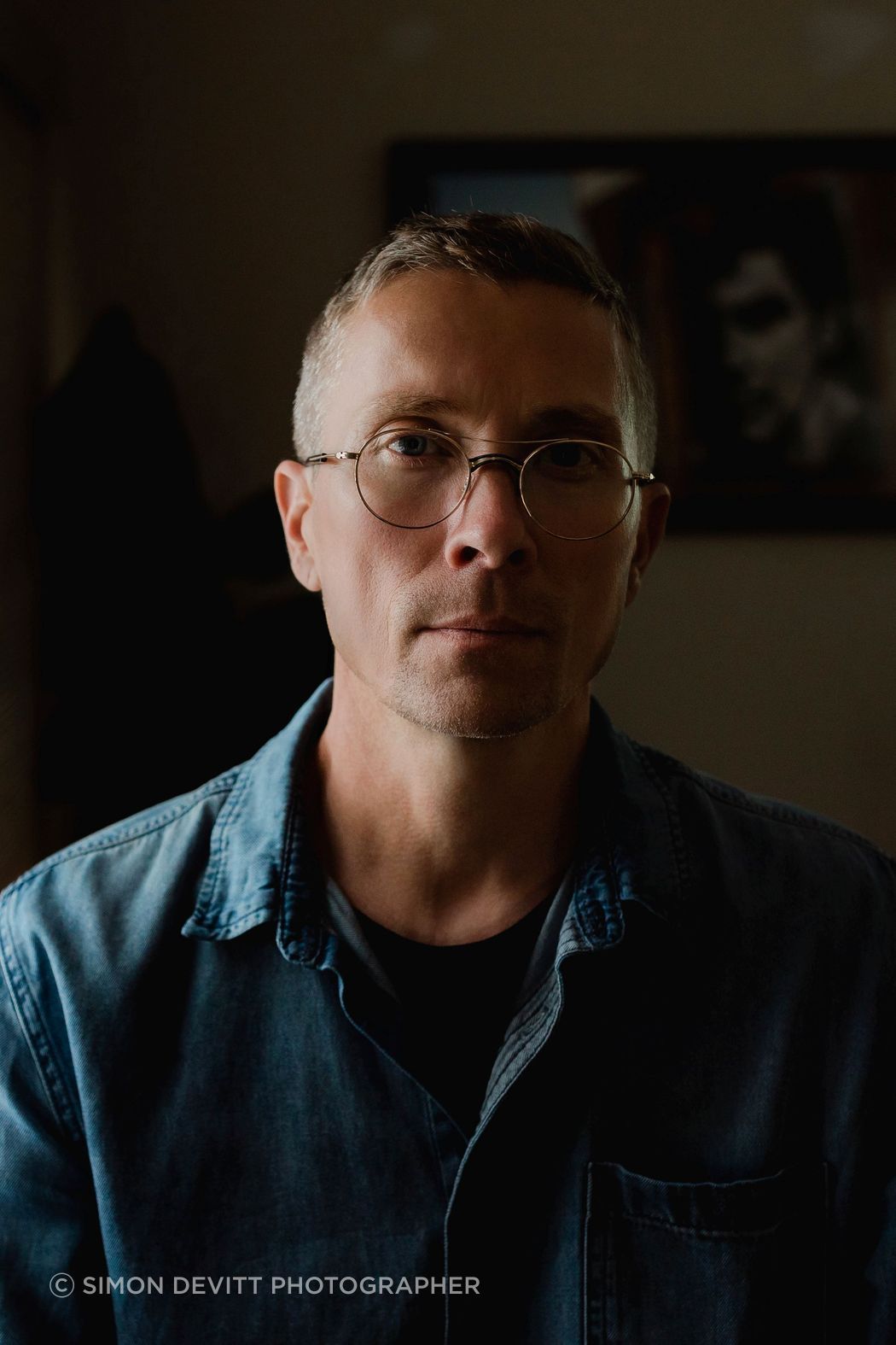 Portrait of Simon Devitt.