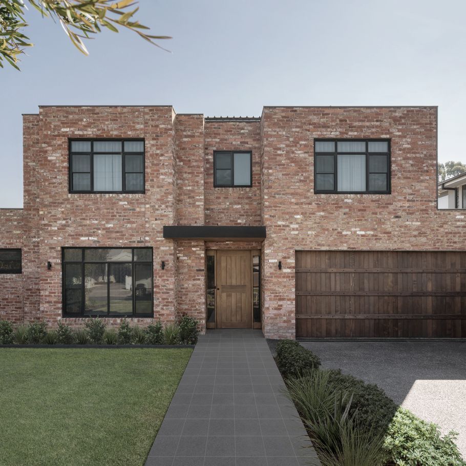 Weatherboard vs. brick: a look at the pros and cons of each