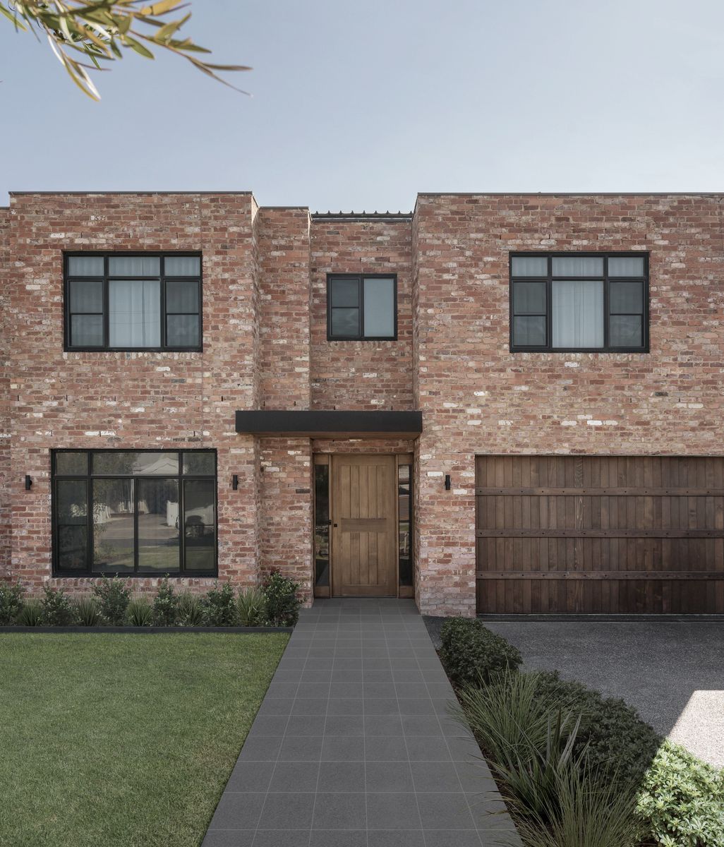 Weatherboard vs. brick: a look at the pros and cons of each