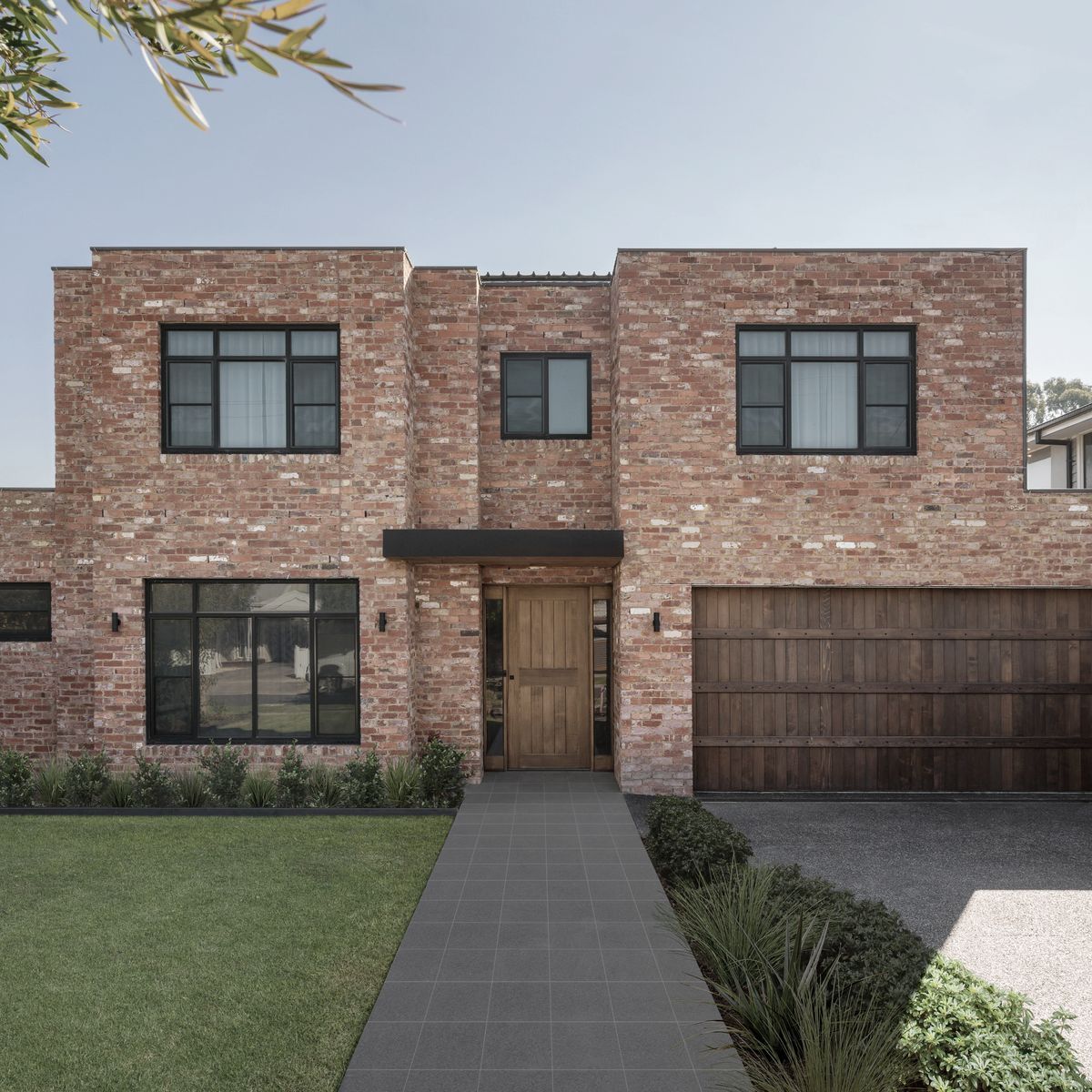 Weatherboard vs. brick: a look at the pros and cons of each