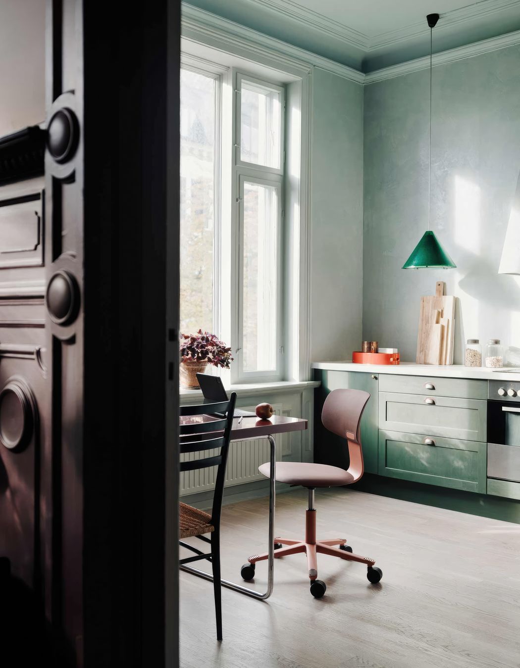 Featured: HÅG Tion 2100 in Chestnut/Blush