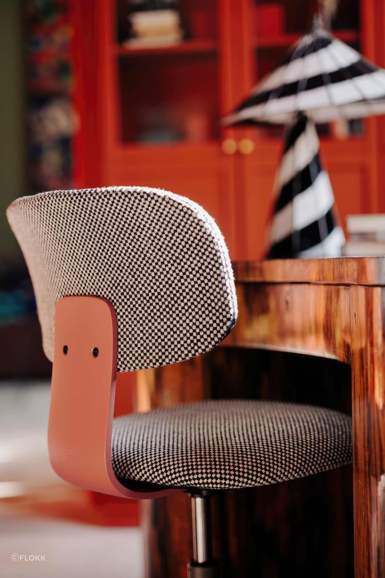 Featured: HÅG Tion 2160 in Blush/Moss, with textile Sisu 165 (black/white) by Kvadrat