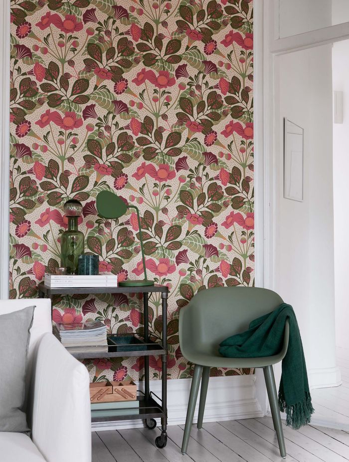 Floral designs are very popular wallpaper choices among homeowners.
