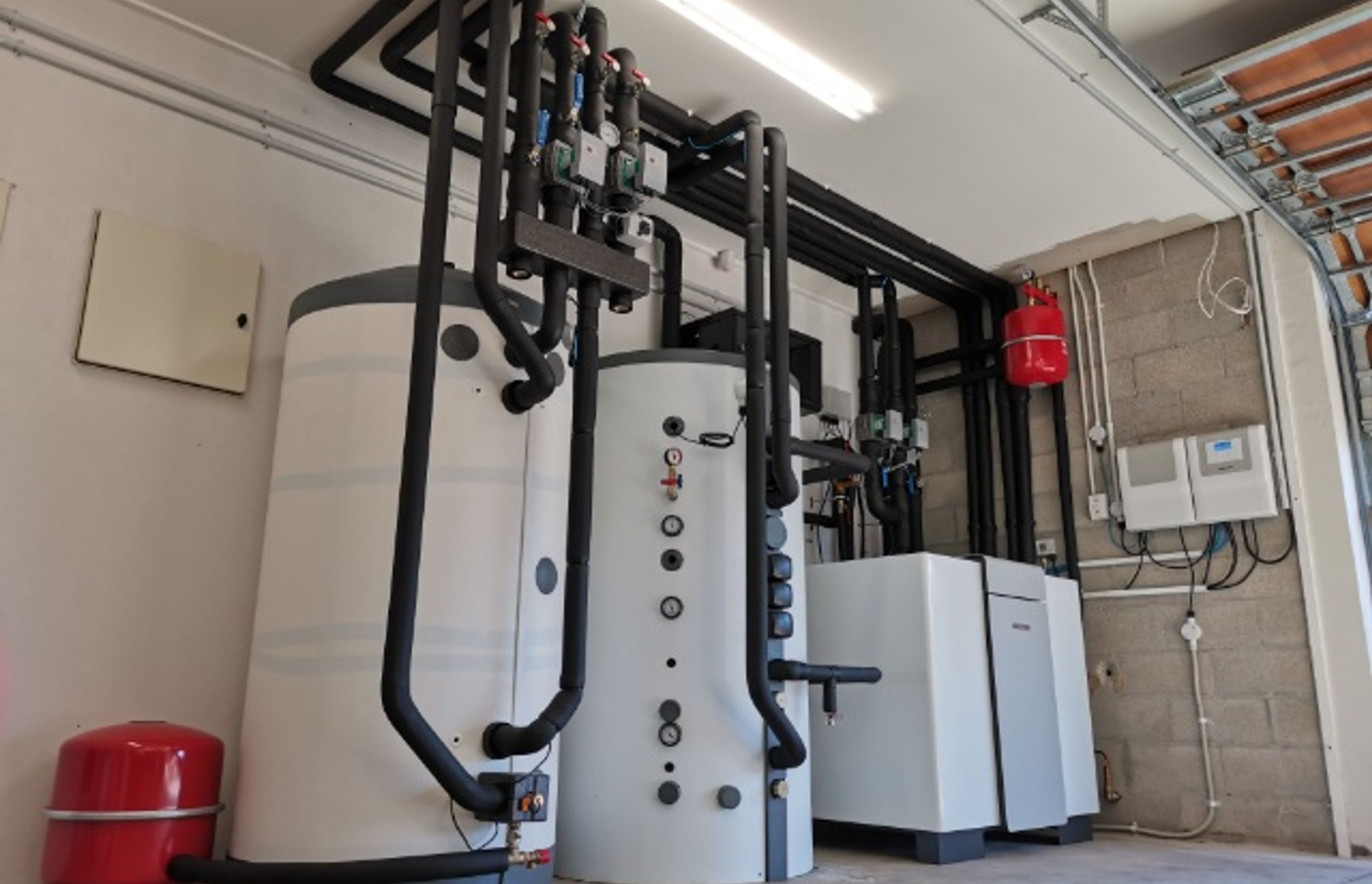 The geothermal hydronic heating heat pump system installed at the Pumpkin Hill House, comprising (from right) a WPF 35 heat pump, 700l buffer tank and 800l instantaneous hot water tank.