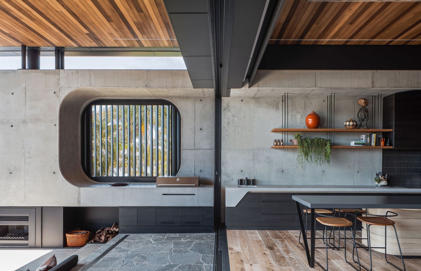 The versatility of Endicott Crazy Paving—available in 10 colourways—makes it ideal for driveways, courtyards, garden paving, pool surrounds and pathways. Photography by Andy Macpherson.