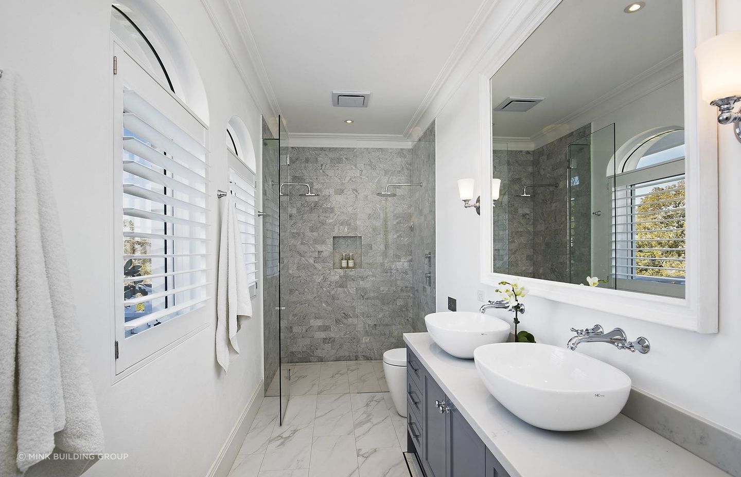 Beautiful large mirror reflects natural light wonderfully at Collaroy 2