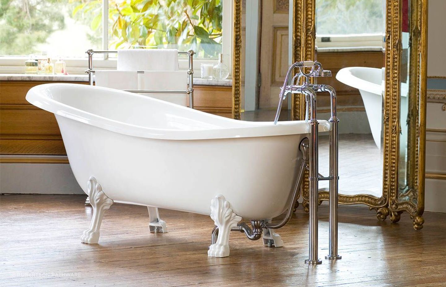 The Roxburgh Quarrycast bath embodies classic Victorian style.