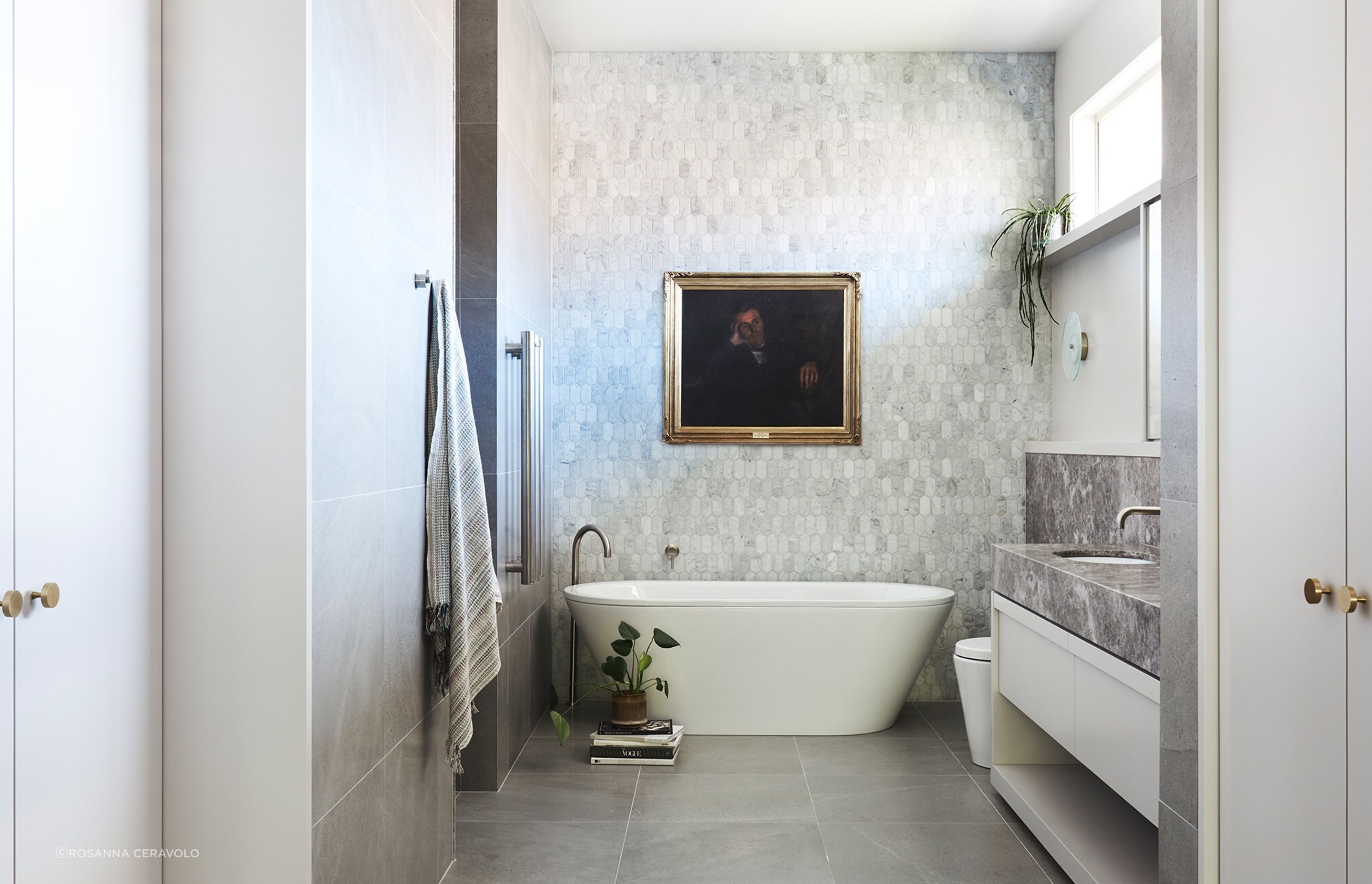 The bathroom at Camberwell House by Rosanna Ceravolo - Photography: Christine Francis