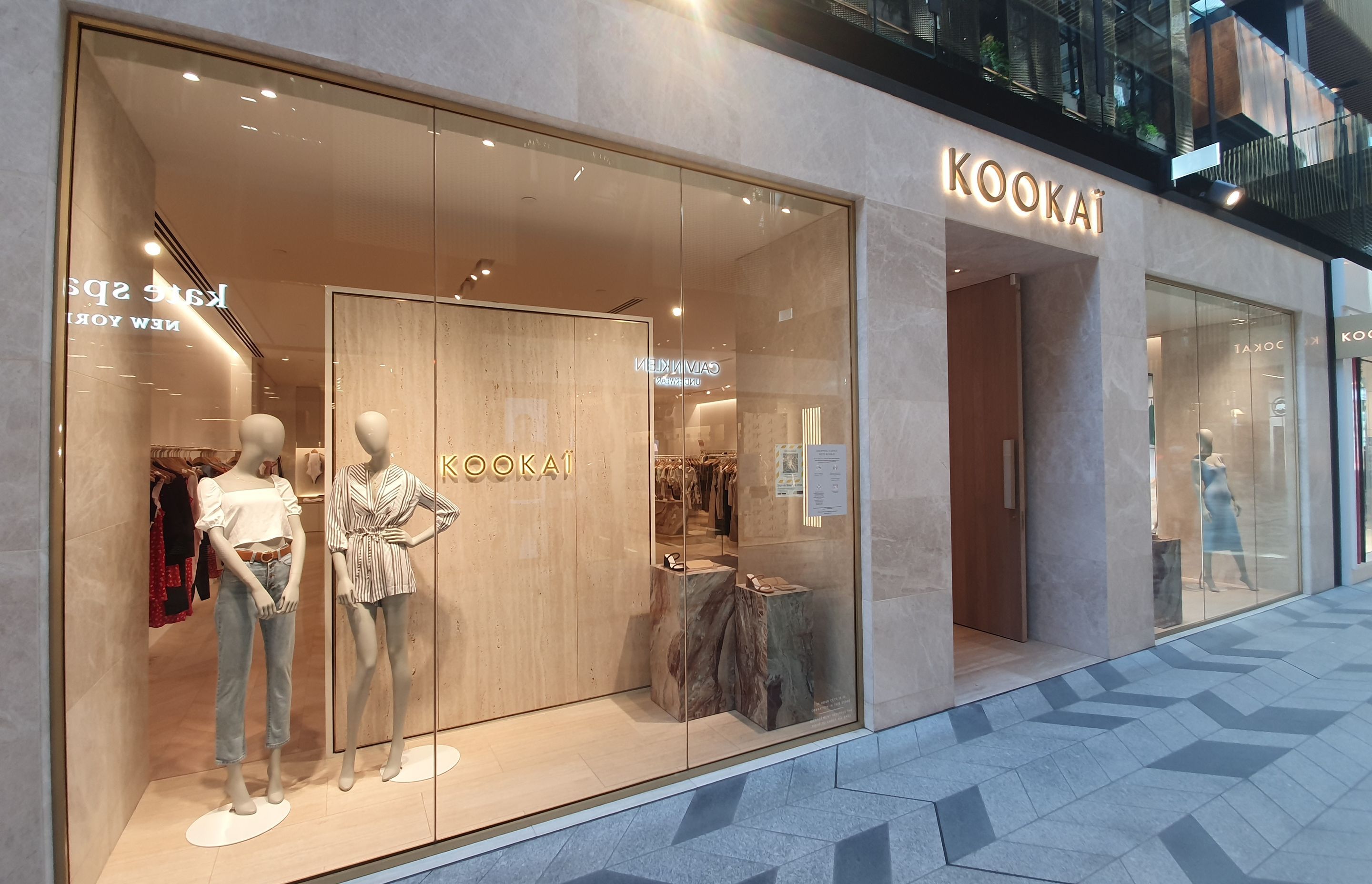 For Australian fashion brand Kookai's new flagship store in Auckland's Commercial Bay development, Haynes Glass specified and installed low-iron glass for the clearest visibility and true-colour representation.