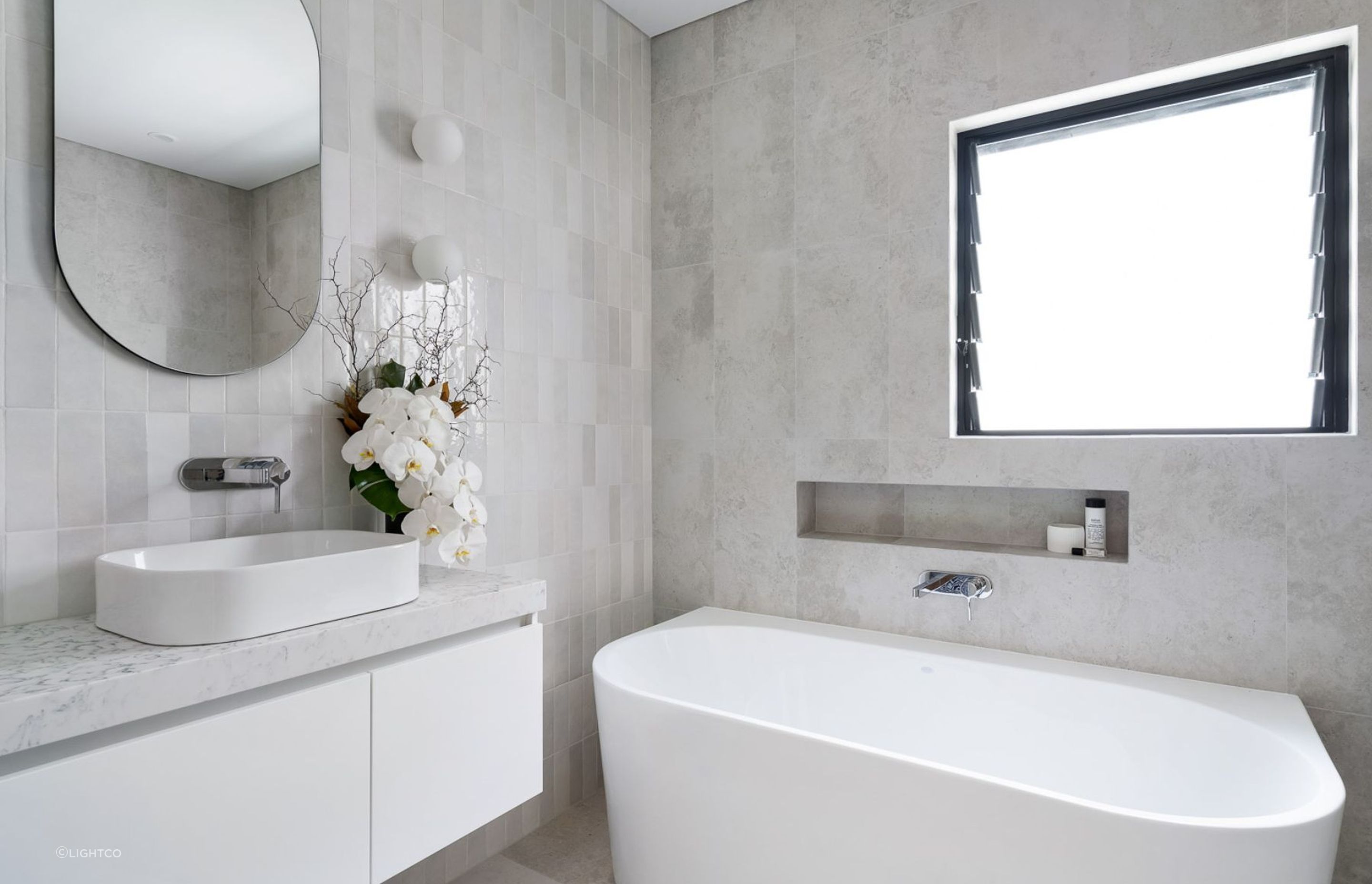 An exquisite orchid elevates this bathroom in Rose Bay - Photography: Rebecca Lu