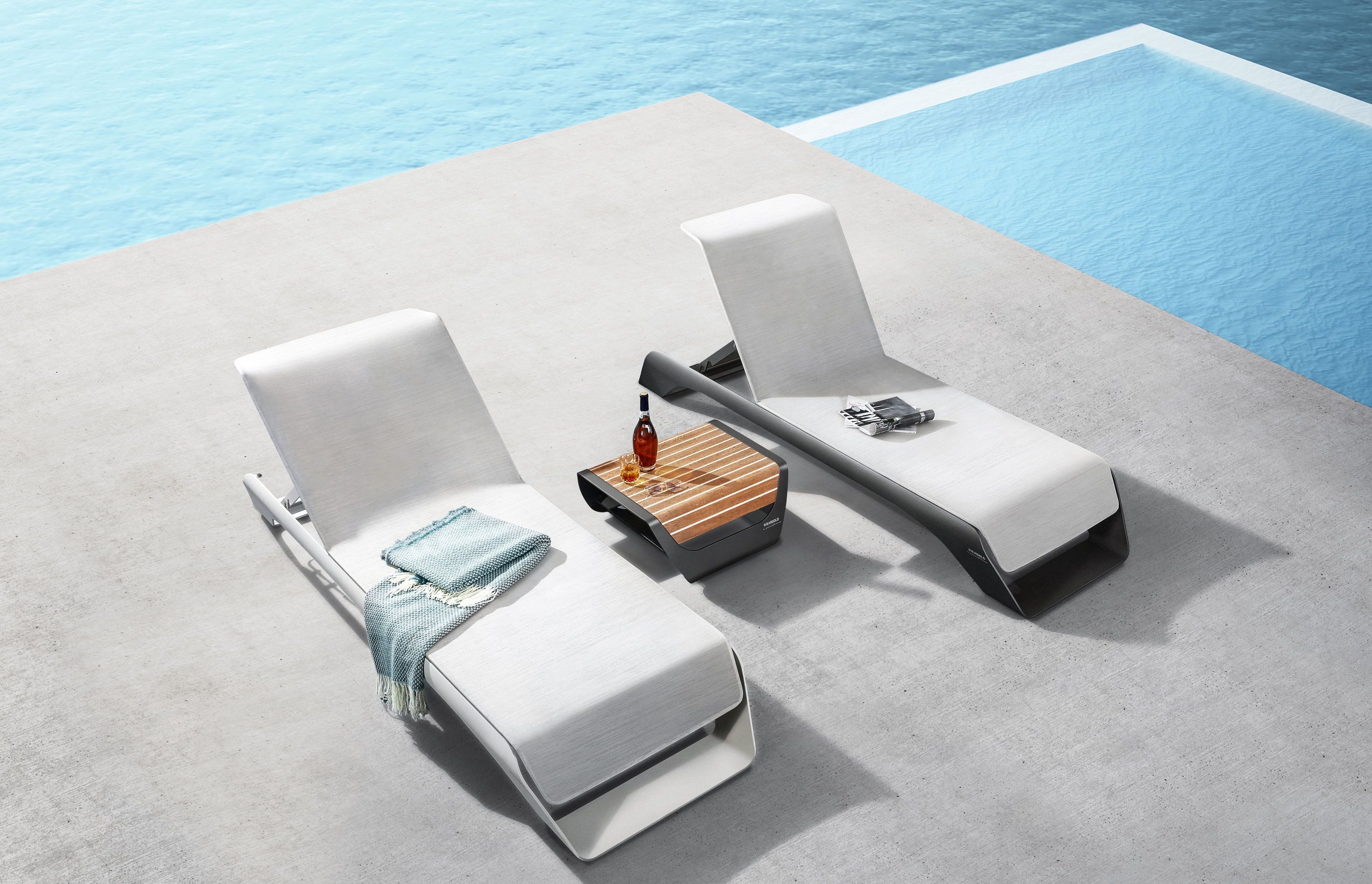 The award-winning Onda Sunlounger is a high-end sunbed is designed and developed by Higold and Pininfarina.