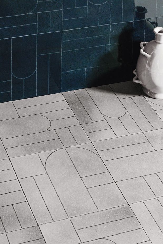 The glazed Teorema tile with its geometric forms.