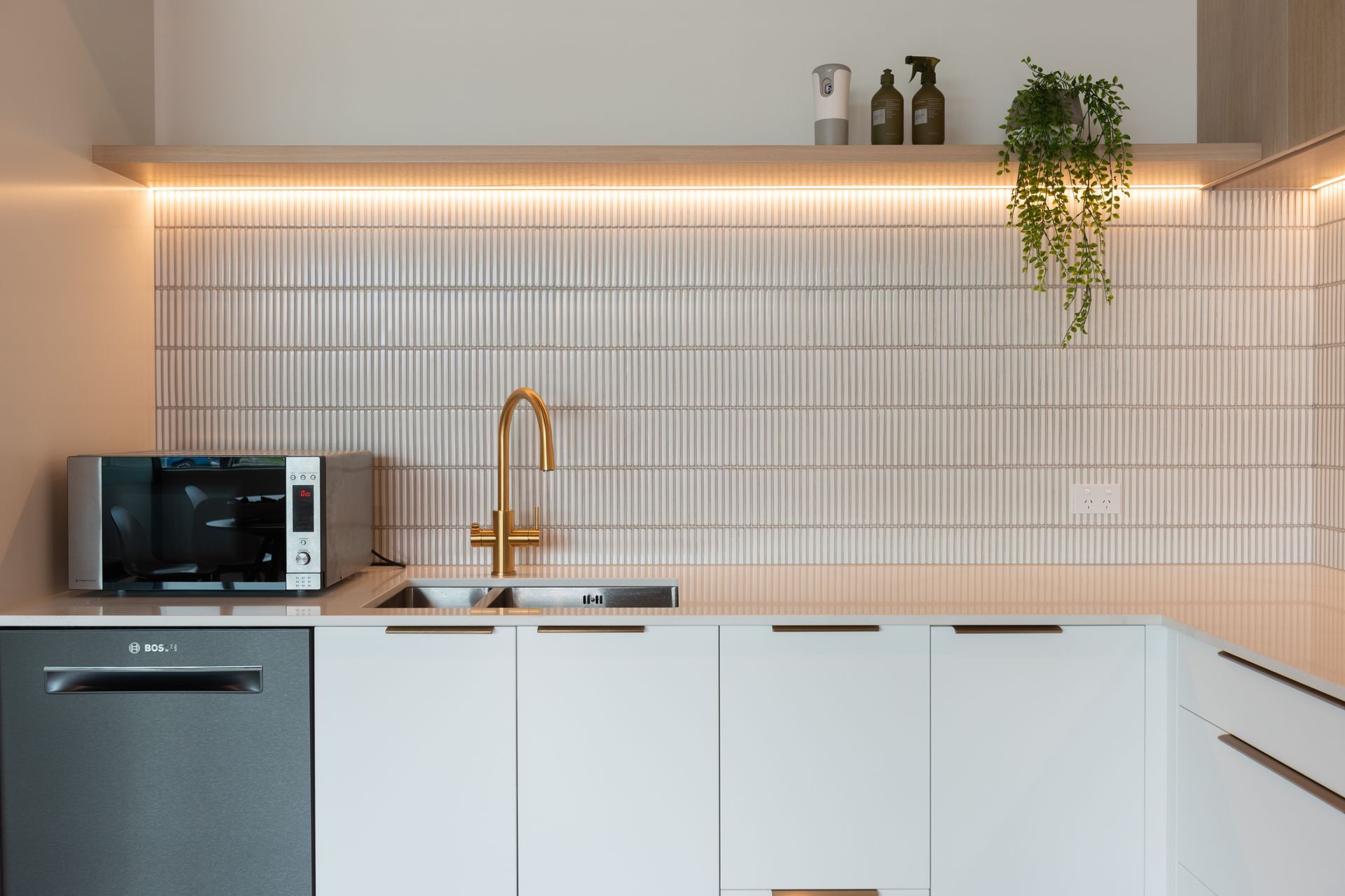 Popular in kitchens and bathrooms, kit-kat mosaic finger tiles suit various design styles – from heritage through to contemporary minimalism.