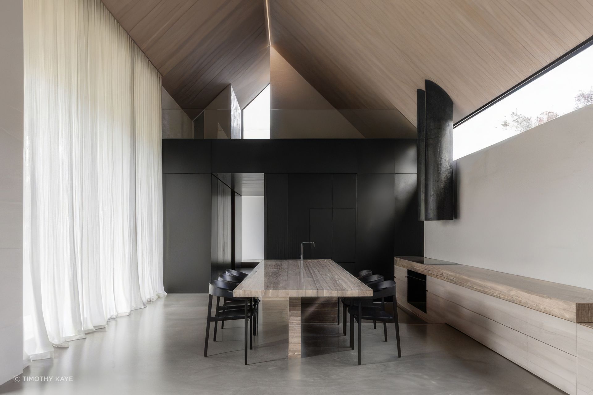 BarwonHeadsHouseAdamKaneArchitects5-web-640x427-upscaled-by-Replicate.jpg