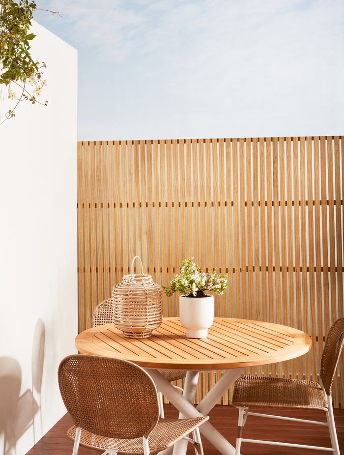 Left wall painted with a base layer of Resene Sandtex, and then painted in Resene Merino. Trellis finished in Resene Natural Wood Oil in Resene Aorangi.