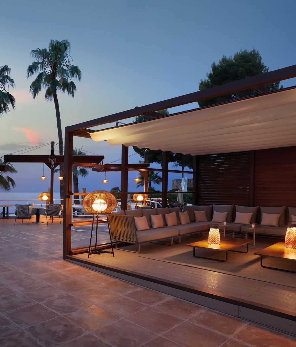 Transform your space with outdoor lights this summer