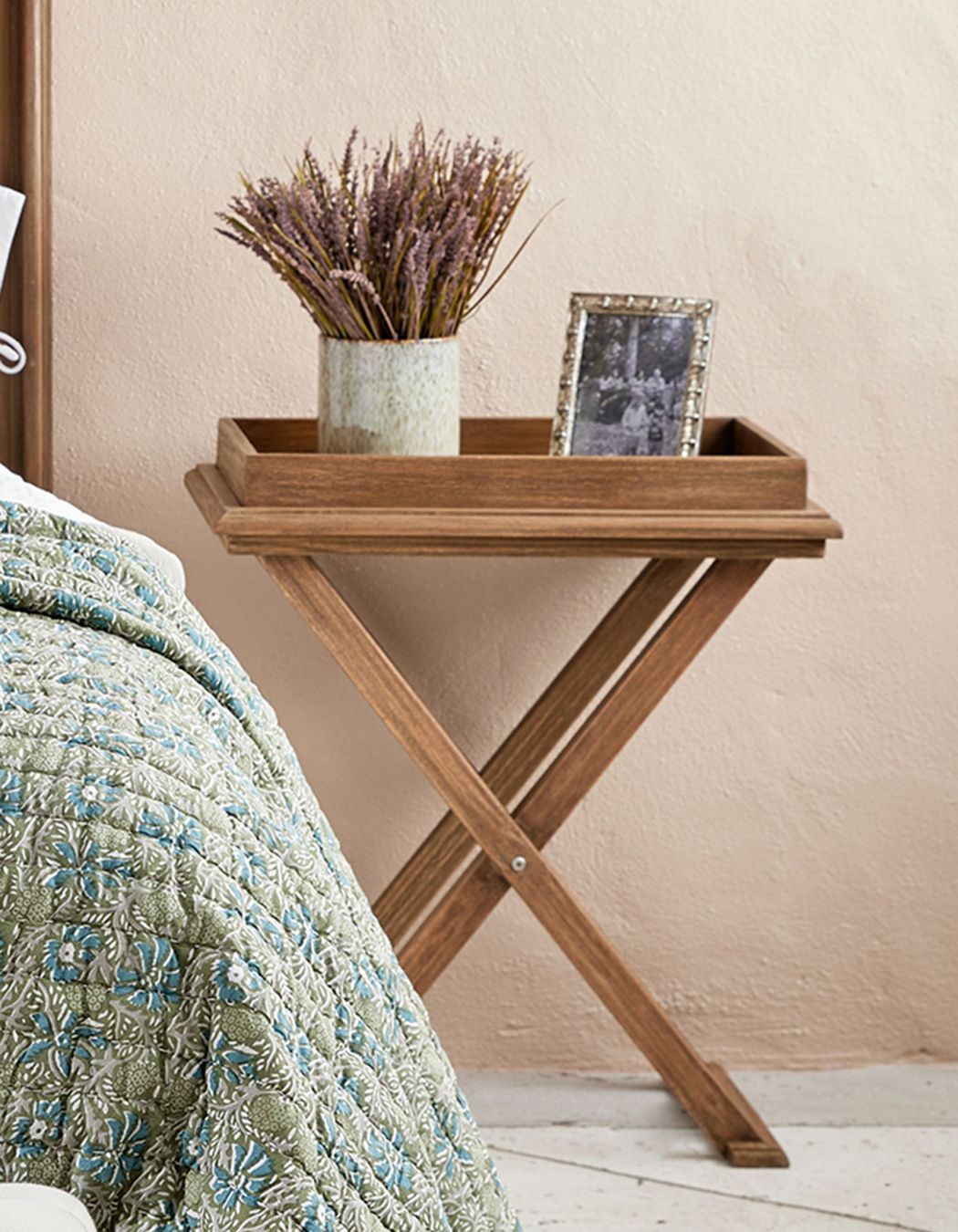 An elegant Cross Leg Tray Table.