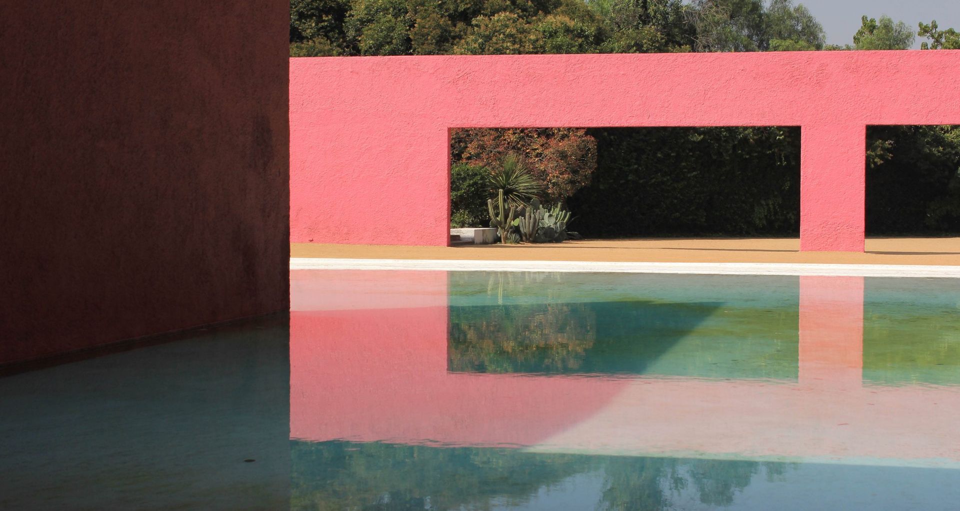 Luis Barragán's Cuadra San Cristóbal. Image by Edgar Gonz, VOL.VER estudio.