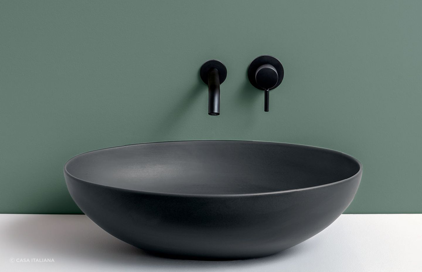 The deep and spacious bowl of the Le Bacinelle Basin by cielo is a joy to use.