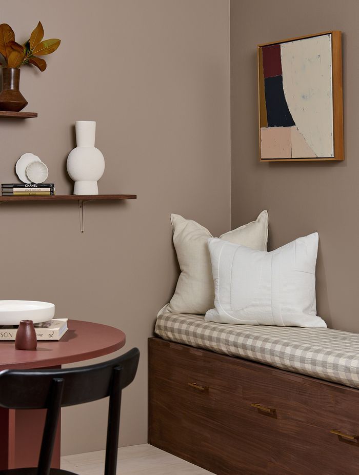 Blending taupe and biscotti - Resene Jetsam Brown - Styling Melle Van Sambeek