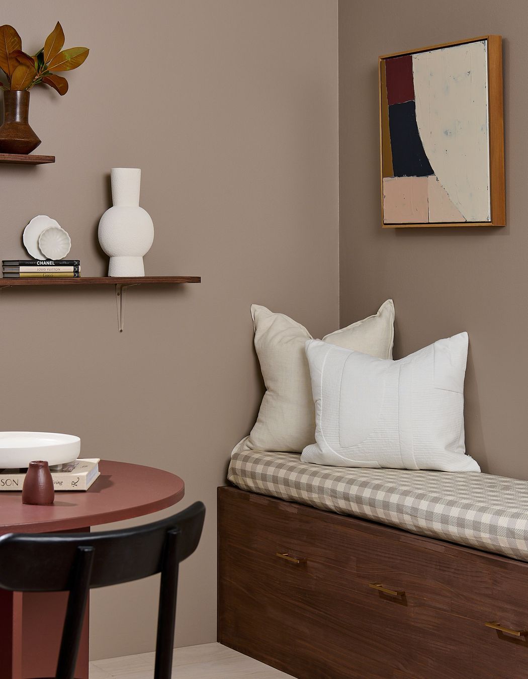 Blending taupe and biscotti - Resene Jetsam Brown - Styling Melle Van Sambeek