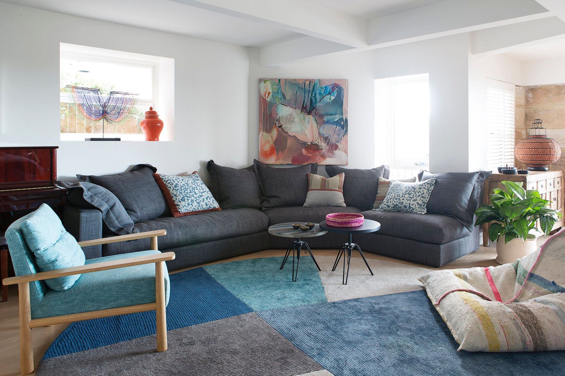 Silk and wool combine wonderfully with this rug in a stunning residence in Mosman - Photography: Simon Whitbread