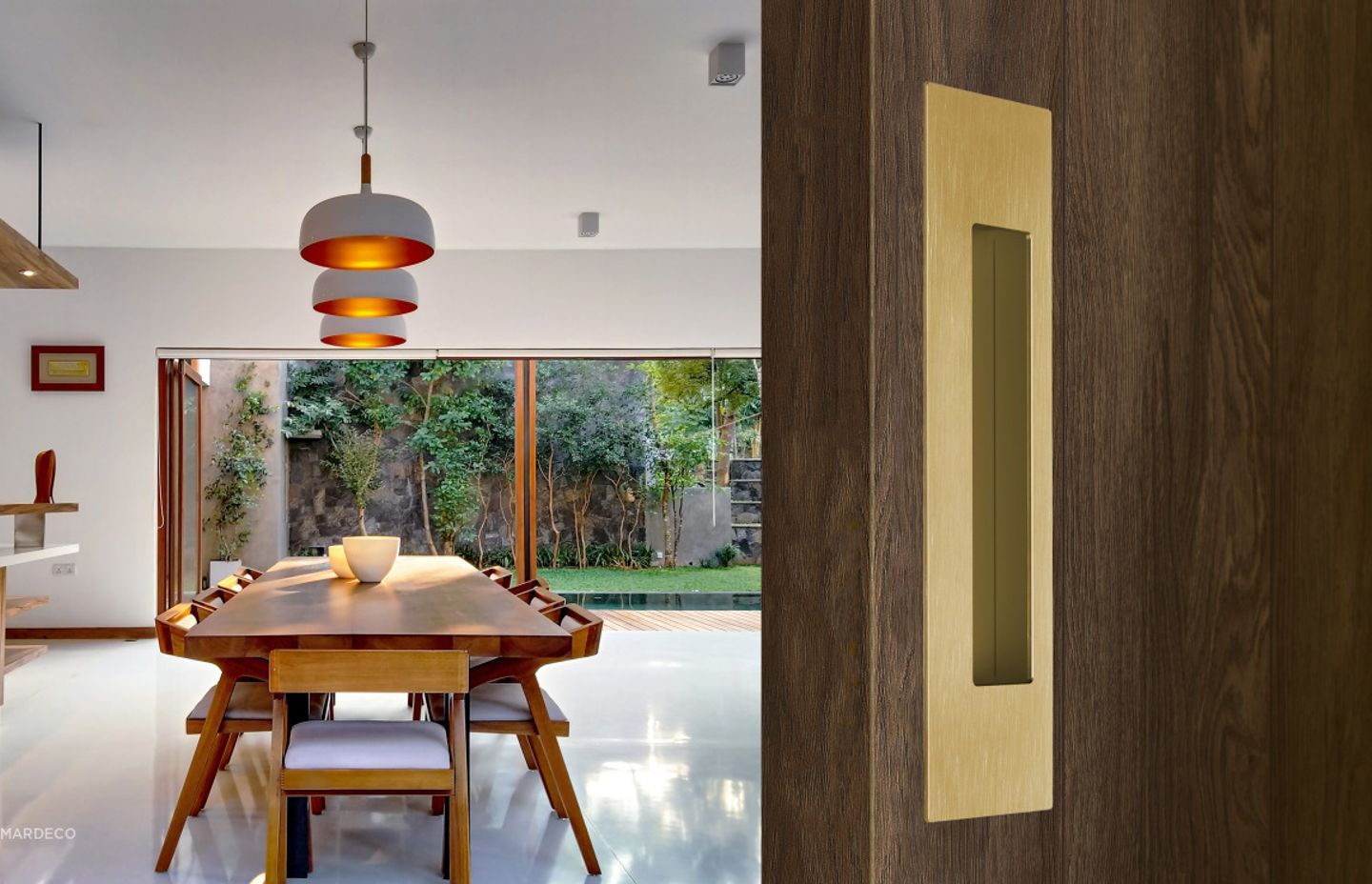 Offset flush pull by Mardeco