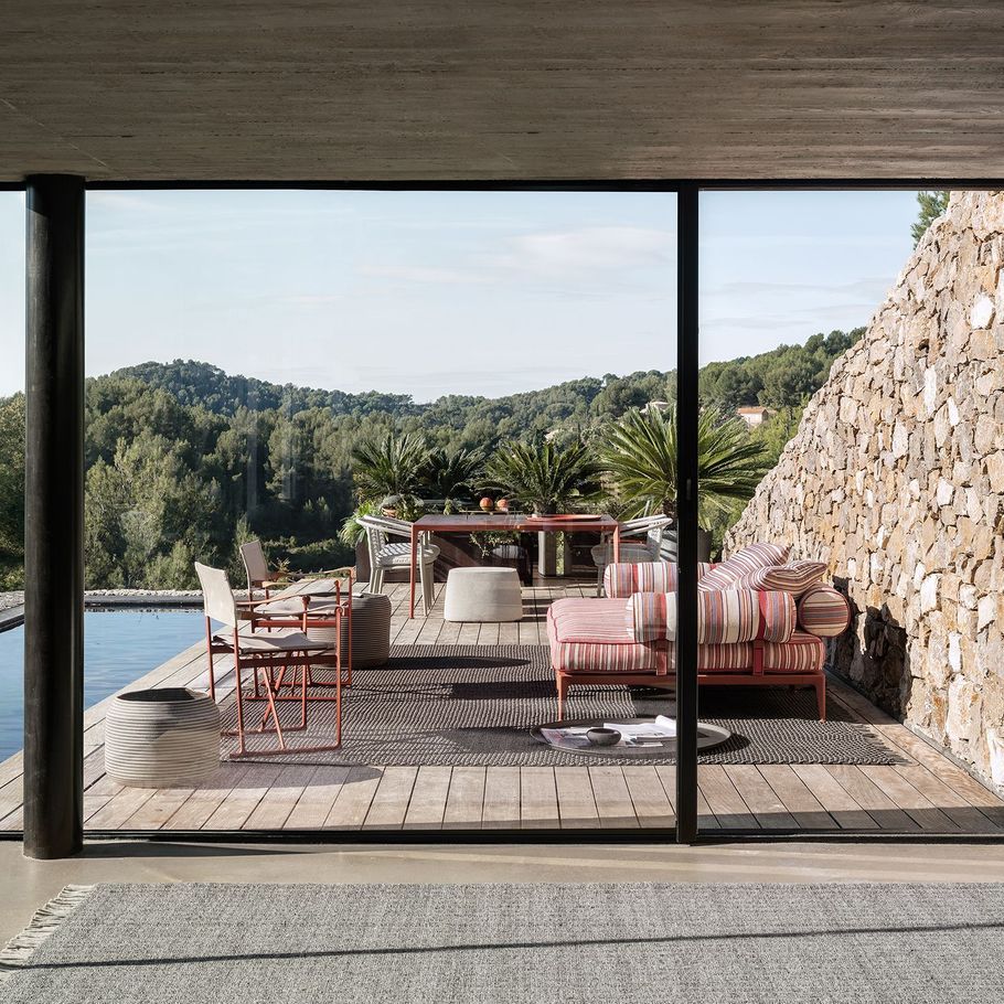 Life under the open sky with this Italian-made outdoor collection