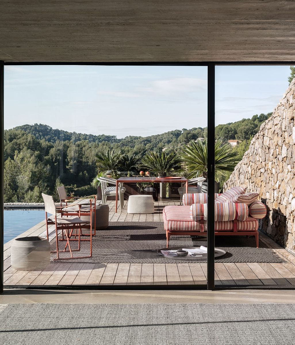 Life under the open sky with this Italian-made outdoor collection