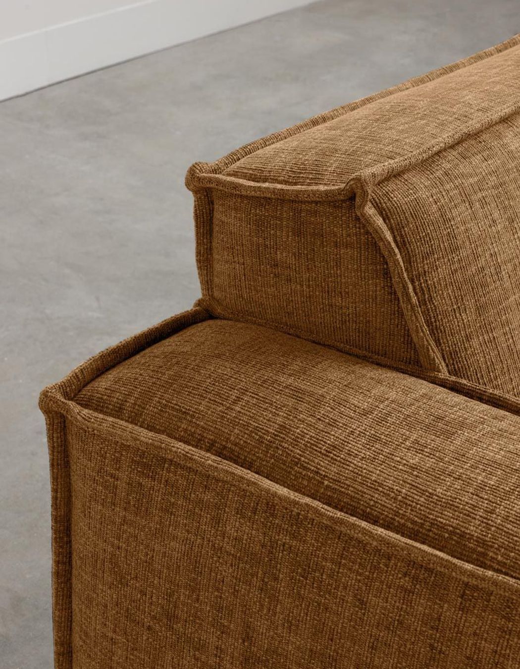 With all the goodness of the iconic Rufus, but enhanced with memory foam and a feather topper, the Rufus Feather Sofa is the ultimate in comfort.