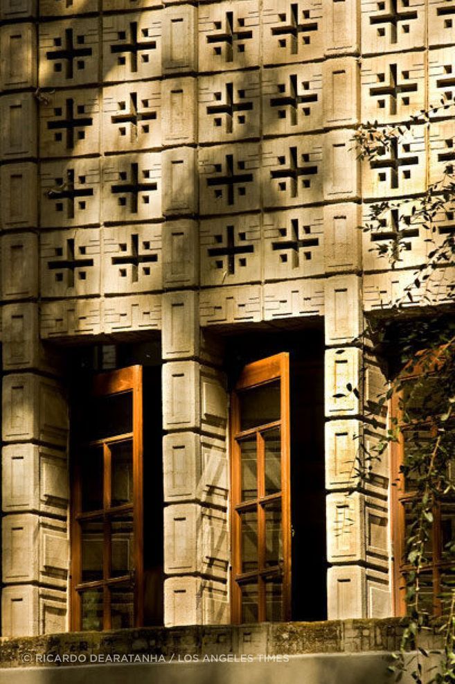 Wright sought to 'find a hitherto unsuspected soul in it [concrete] – make it live as a thing of beauty – textured like the trees'.