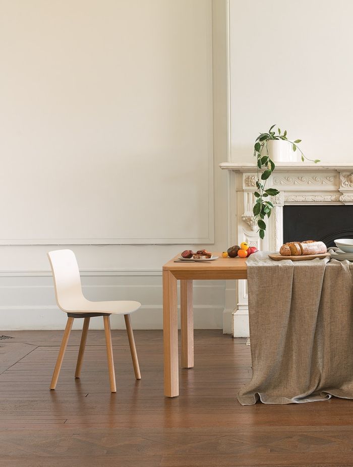 The Città Vitra HAL Light Oak Chair has a clean contemporary look.