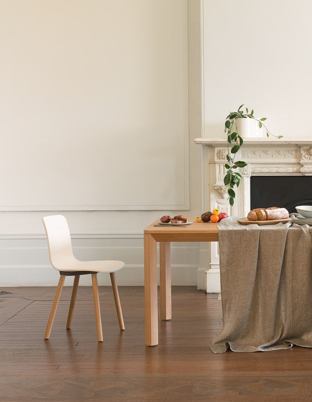 The Città Vitra HAL Light Oak Chair has a clean contemporary look.