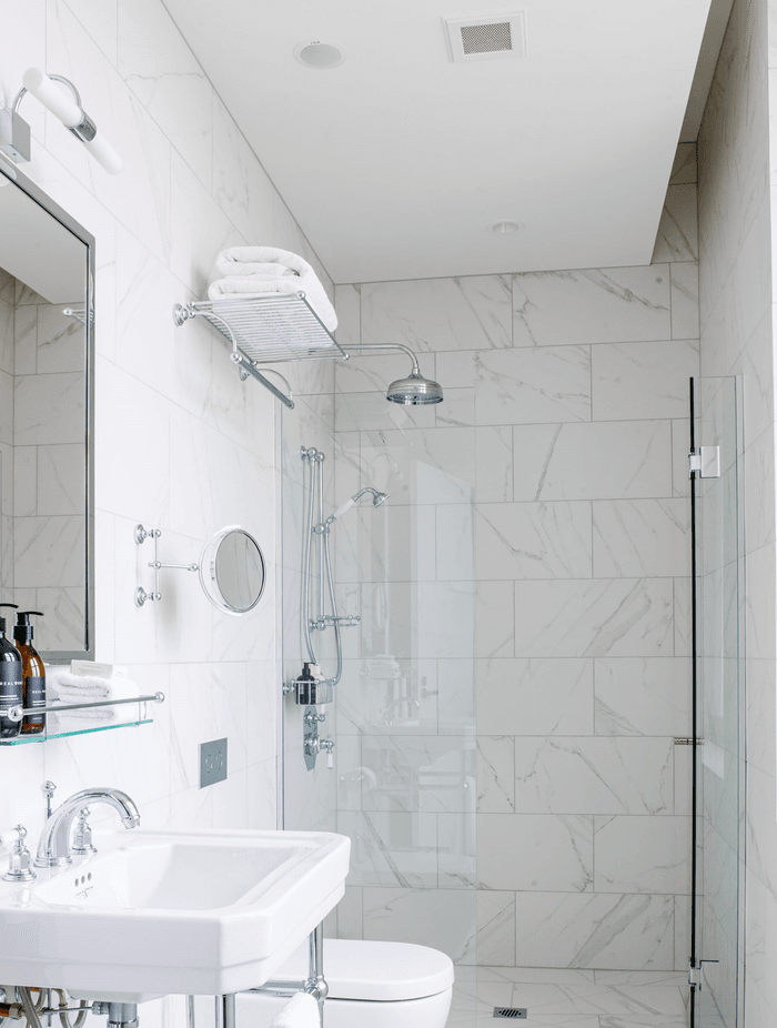 The elegant Metal Framed rectangle mirror adds a sophisticated element to this classic bathroom.