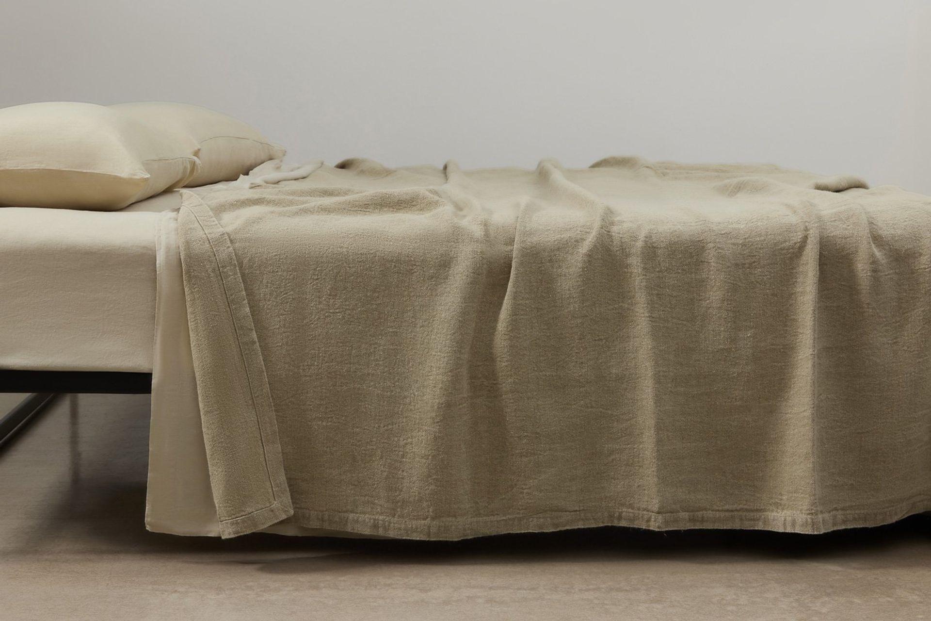 Heavy Flax Linen Blankets by Bemboka uses the highest quality of natural fibres